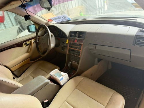 ឡាន​លក់​ឆ្នាំ​ 1996 C 220 មាន​ពន្ធ​ត្រឹមត្រូវ​តែ​ដេអត់​ឆេះ មាន​ភ្លើង​ធម្មតា​ ​សូមអរគុណ​