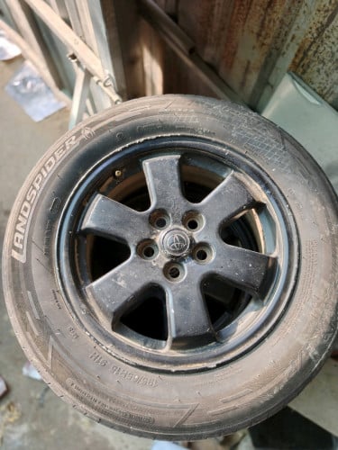 យ៉ាន់ស៊ីនលក់សំបកដេឡេ 24 3 គ្រាប់ 25 មួយគ្រាប់