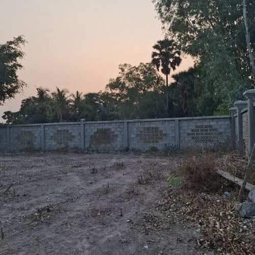 បានបញ្ចុះតម្លៃ ១មុឺនដុរលា - ដីលក់បន្ទាន់ ខេត្តកែប ប្លង់រឹង ១២១០ (29x42) មែត្រការេ