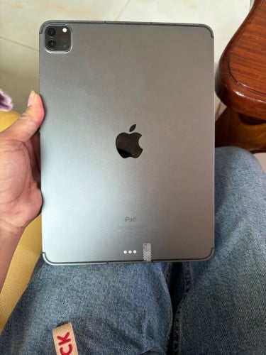 លក់iPad pro 11 inch 3rd generation 520$ ចចារ ស្អាត98%ដាក់សុីមបាន