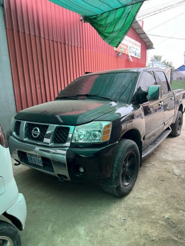 លក់ Nissan Titan ឆ្នាំ 04 ម៉ាសុីនម៉ាស៊ុតប្រាដូម៉ាសុីនធំ