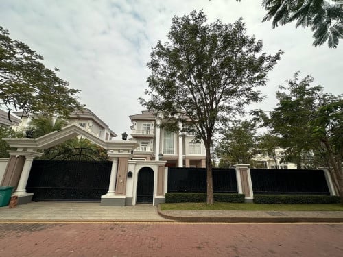វីឡាឃ្វីនសម្រាប់ជួល / Queen villa for rent (គម្រោងម៉ាស្ទ័ររី)