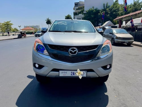 🚘ស្តុកថ្មី Mazda BT50 2013 4x4✅ប្រភេទឡានស្អាត អូតូកាប់ពីតាស់ អេតាក្នុងក្រៅថ្មី ប្រើតិចគីឡូ