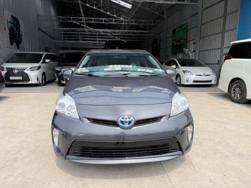 2013 Toyota Prius Option 3 ទើបរៀបចំហើយ