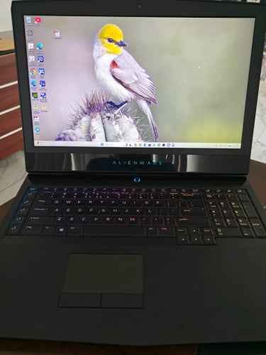 Alienware 17 R5 i7 8th Ram 16G M2 256 GTX 1070 8G