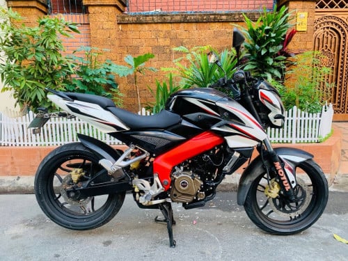 BAJAJ PULSAR (750$)2014 Italy 200cc