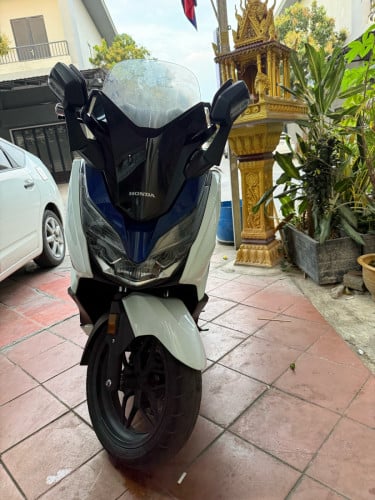 Honda Forza 250cc ឆ្នាំ2018 ABS ជប៉ុនសុទ្ធ ម៉ាសុីនរត់ស្មូត ស្ងាត់ ប្រពន្ធ័ភ្លើងនៅល្អ កញ្ចក់អូតូ