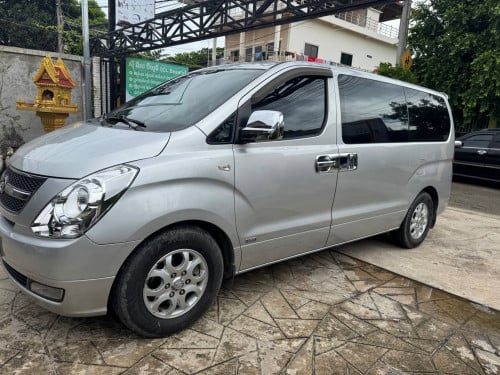 HYUNDAI Starex 2009 For Rent /出租