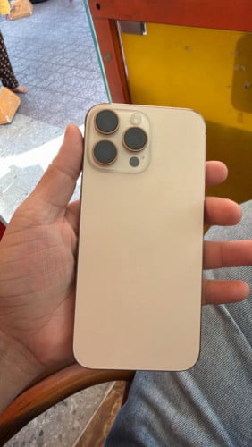 iPhone 16 Pro max 97% CH Sim 2 battery 89%