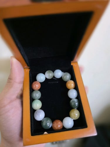 Jade ធម្មជាតិ