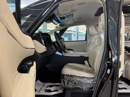 Lexus Lm350h 2025 7 Seat 7000km