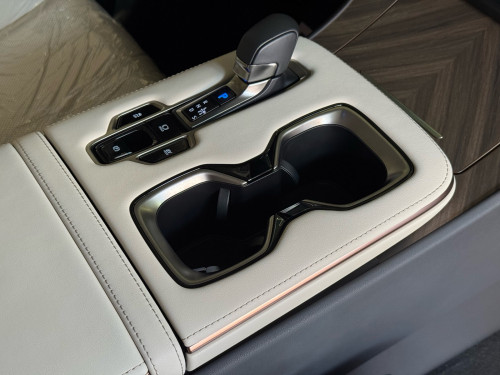 Lexus Lm350h 2025 7 Seat 7000km