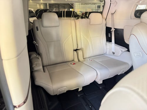 Lexus Lm350h 2025 7 Seat 7000km