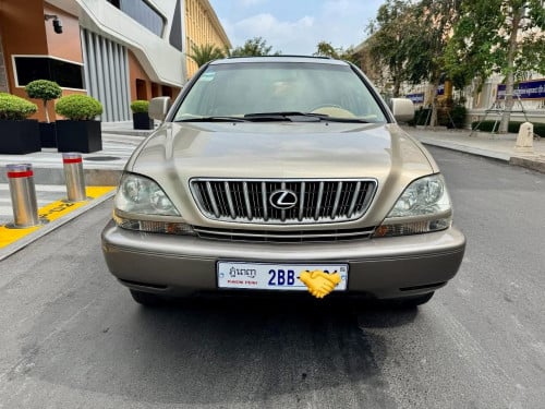 Lexus RX300 2002 ប៉ុង2 ជាប្រភេទមេឡាន អត់បុក អត់ច្រេះ អត់កាត់ត ថ្មីទាំងក្រៅ ថ្មីទាំងក្នុង