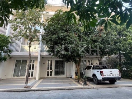 Link house for rent at Borey Chipmong SenSok