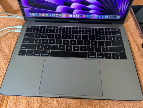 MacBook bro 2017 i5 256G
