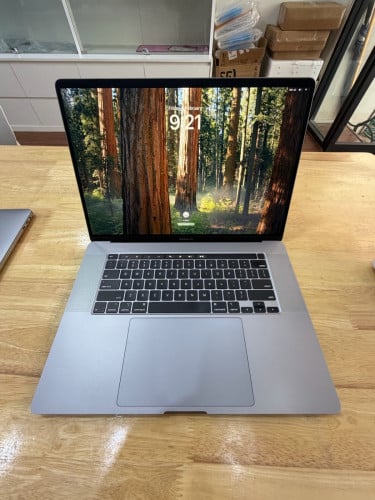 MacBook Pro 2019 16” i9 64G/1TB VGA 4G