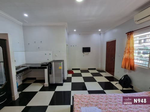 N948 | Elevator Studio Apartment with Private Balcony For Rent Near Central Market