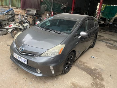 Prius V 2012 Options 5