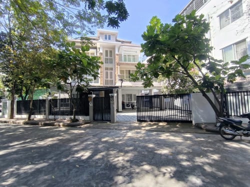 Queen Villa For Rent / Borey Peng Huoth Bueng Snor