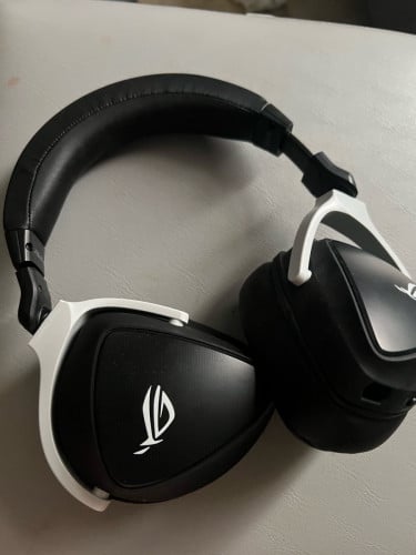 ROG wireless earbuds, barely used. 95% new.