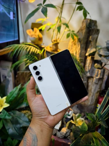 Samsung galaxy Z fold 5/ram12/256G/(ក្រុមហ៊ុនសុីម2)