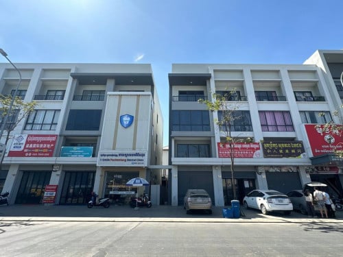 Shop House Side 1m for rent in Borey Chip Mong Park Land Pochentong( A-84)