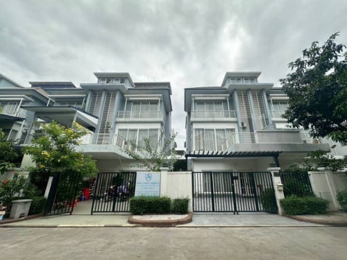 Twin villa for Rent  at Borey Peng huoth Boeng snor project Macurean I