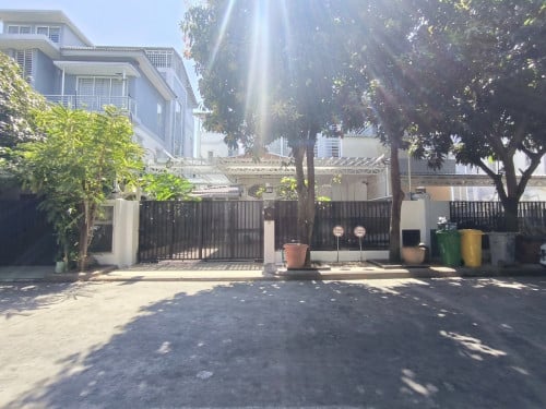 Twins villa For Rent / Borey Peng Huoth Bueng Snor