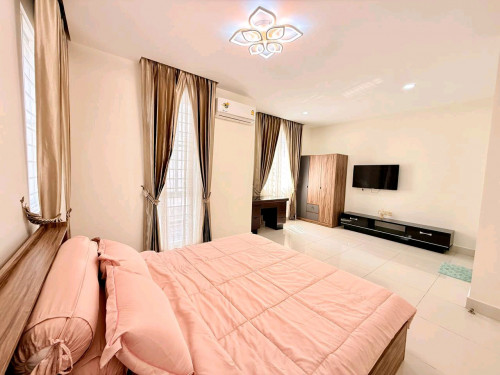 Twins villa For Rent / Borey Peng Huoth Bueng Snor