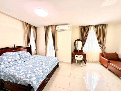 Twins villa For Rent / Borey Peng Huoth Bueng Snor