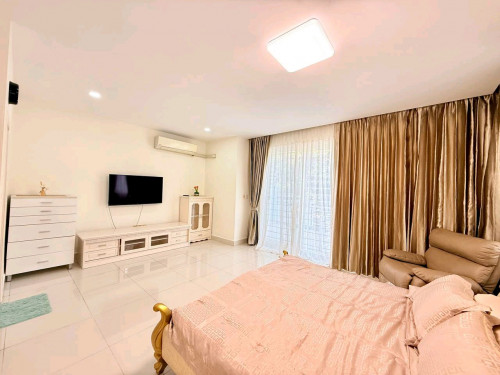 Twins villa For Rent / Borey Peng Huoth Bueng Snor