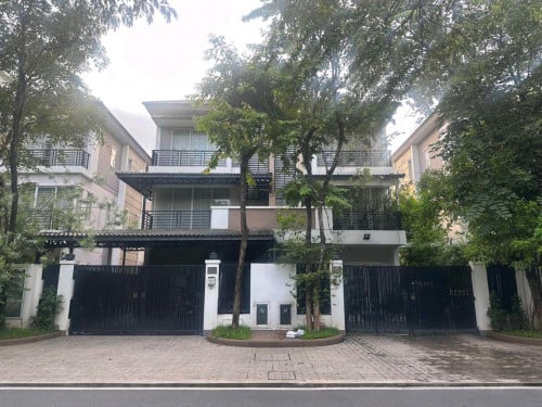 Twins villa For Rent / Borey Peng Huoth Bueng Snor