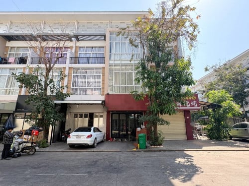 ផ្ទះសម្រាប់ជួលបុរីប៉េងហួតបឹងស្នោរ