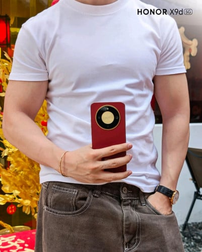 ថ្មី