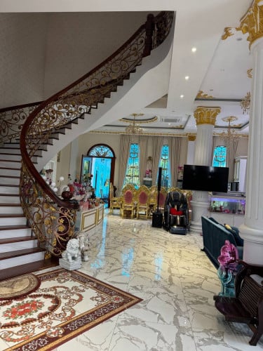 ភូមិគ្រឹះលក់បន្ទាន់នៅជិតផ្សារព្រែកឯង