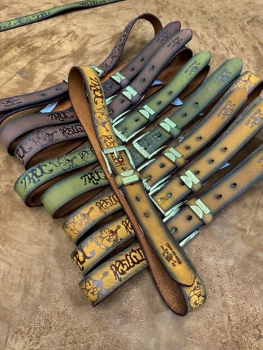 ខ្សែក្រវ៉ាត់ស្បែឆៅ