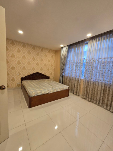 ផ្ទះវីឡាកូនកាត់ A បុរីជីបម៉ុងសែនសុខជួល Link A villa in Sen Sok resident for rent