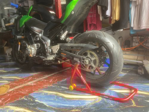 លក់ជើង standលើកម៉ូតូមួយទឹក ( 10$ - 15$)