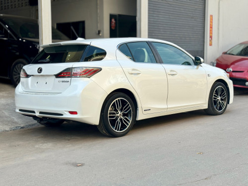 🚘 បង់រំលស់​១០០%ពុំចាំបាច់មានប្រាក់ចូលរួម​💰ការប្រាក់​0.65%  ​2012 Lexus CT 200h F-sport full option