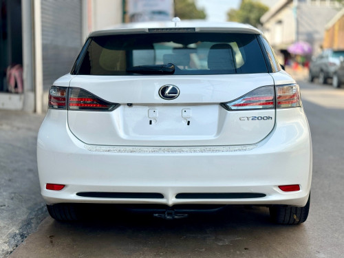 🚘 បង់រំលស់​១០០%ពុំចាំបាច់មានប្រាក់ចូលរួម​💰ការប្រាក់​0.65%  ​2012 Lexus CT 200h F-sport full option