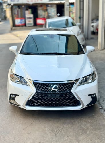 🚘 បង់រំលស់​១០០%ពុំចាំបាច់មានប្រាក់ចូលរួម​💰ការប្រាក់​0.65%  ​2012 Lexus CT 200h F-sport full option