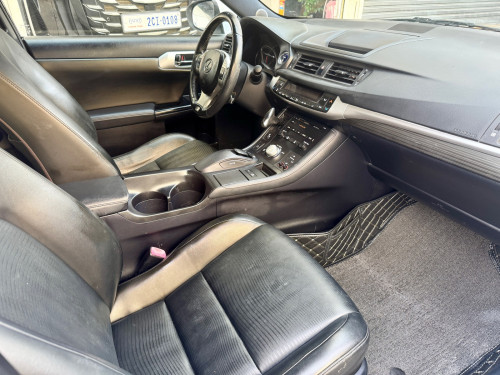 🚘 បង់រំលស់​១០០%ពុំចាំបាច់មានប្រាក់ចូលរួម​💰ការប្រាក់​0.65%  ​2012 Lexus CT 200h F-sport full option