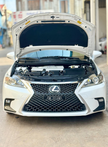 🚘 បង់រំលស់​១០០%ពុំចាំបាច់មានប្រាក់ចូលរួម​💰ការប្រាក់​0.65%  ​2012 Lexus CT 200h F-sport full option