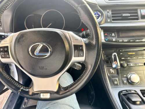🚘 បង់រំលស់​១០០%ពុំចាំបាច់មានប្រាក់ចូលរួម​💰ការប្រាក់​0.65%  ​2012 Lexus CT 200h F-sport full option