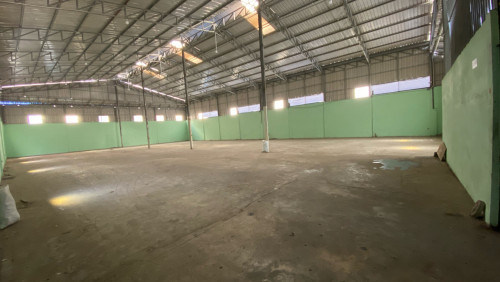 ដី នឹង ឃ្លាំងសម្រាប់លក់ ( warehouse for sale)