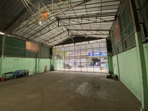 ដី នឹង ឃ្លាំងសម្រាប់លក់ ( warehouse for sale)