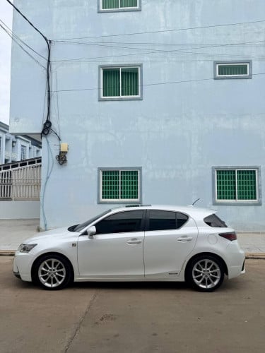 CT 200h 2012 For Rent /出租