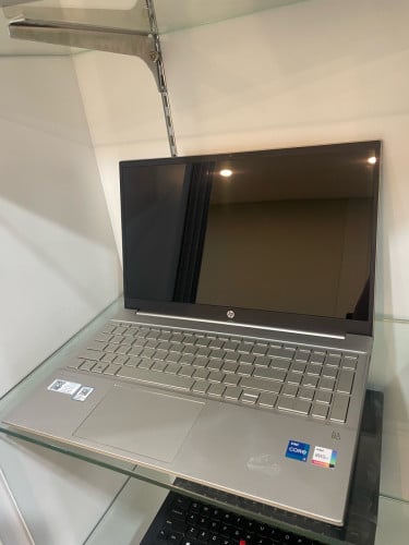 HP laptop i7-1270/12+512