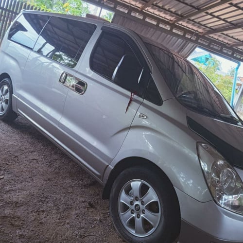 HYUNDAI Starex 2009 For Rent /出租